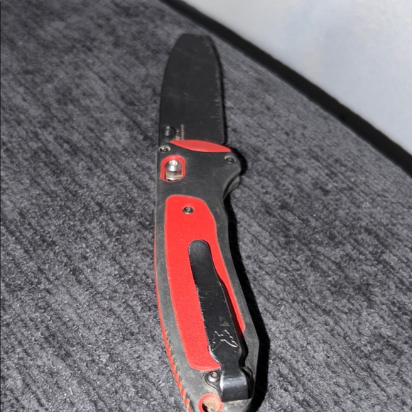 Red and Black Benchmade folding knife - Picture 4 of 5